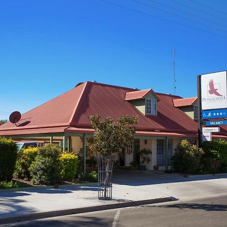 Pioneer Motel Goondiwindi Bagian luar foto