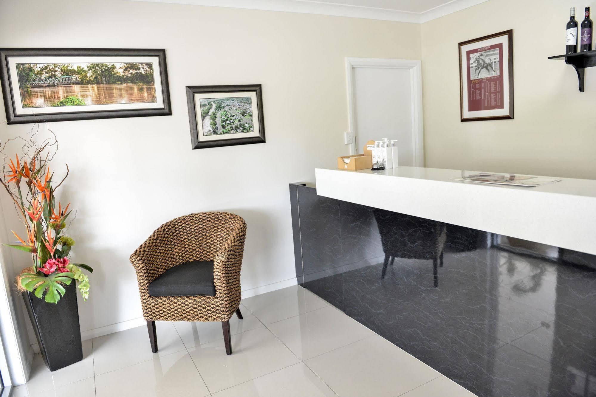 Pioneer Motel Goondiwindi Bagian luar foto