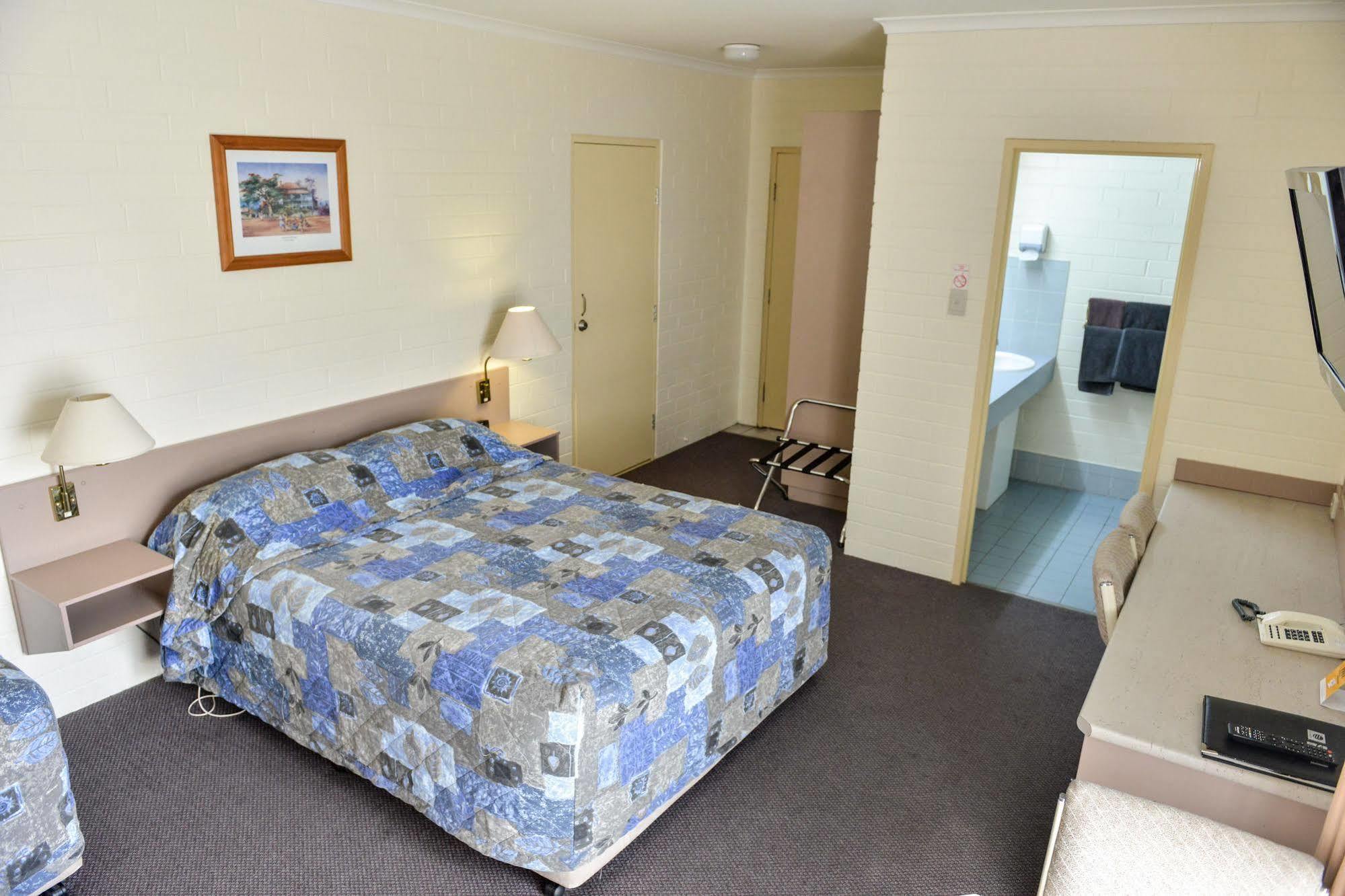 Pioneer Motel Goondiwindi Bagian luar foto