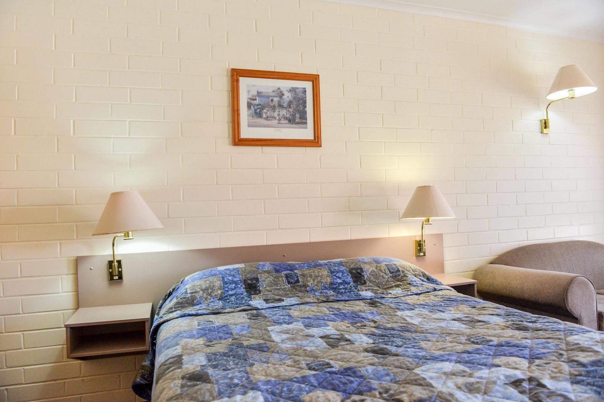 Pioneer Motel Goondiwindi Bagian luar foto